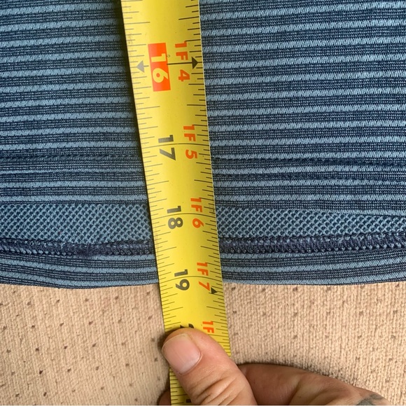 Patagonia Capilene Henley. Medium - Picture 3 of 3